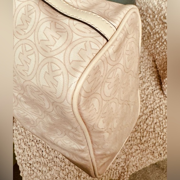 Michael Kors Baby Pink Handbag - Picture 7 of 14